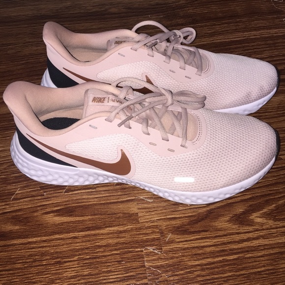 nike revolution 5 women's running shoes rose gold